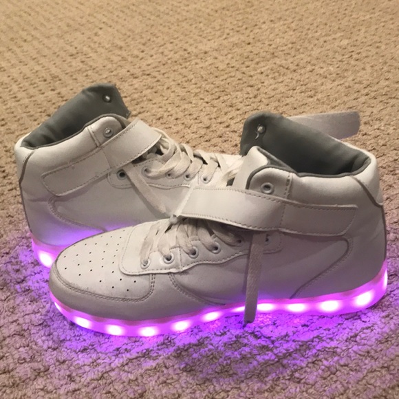 Light-up white sneakers size 9!! - Picture 3 of 3